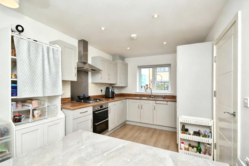 Property photo 3 of 20 Kitchen / Dining Room