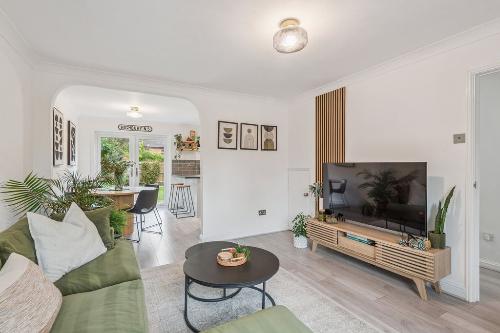 Property photo 3 of 18