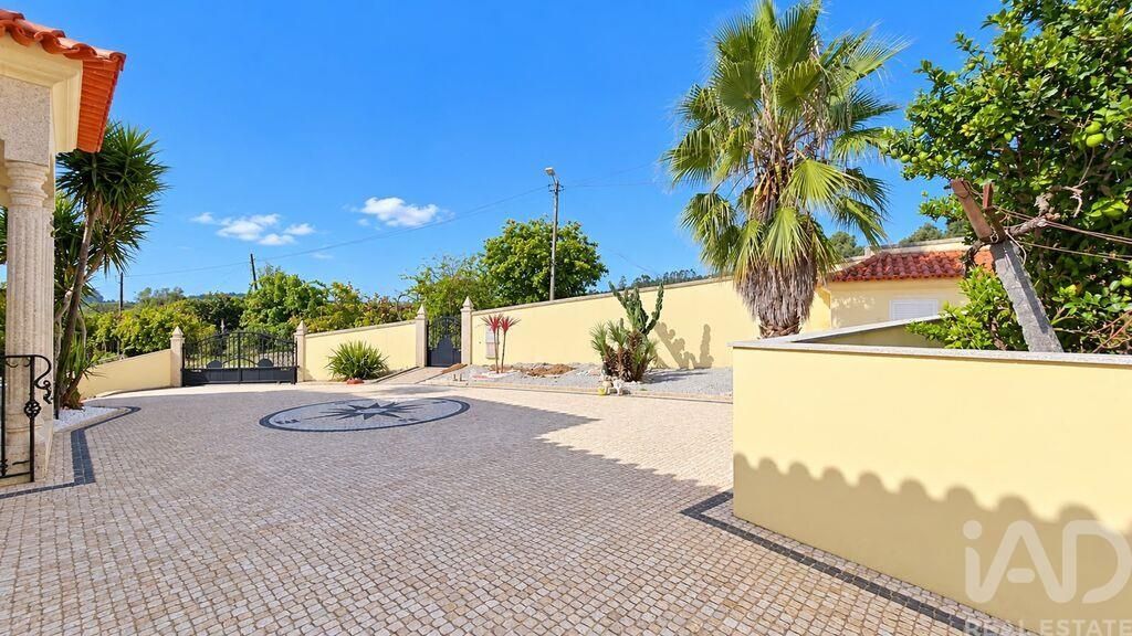 Property photo 3 of 36