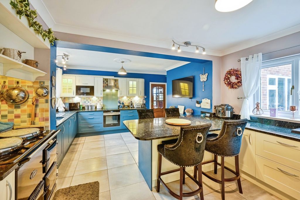 Property photo 2 of 25 Breakfast Kitchen