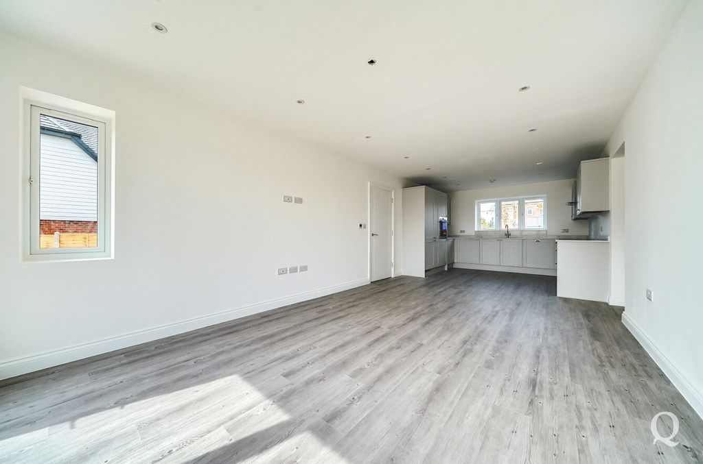 Property photo 2 of 27 A6Fa5388-44d3-4Bb...