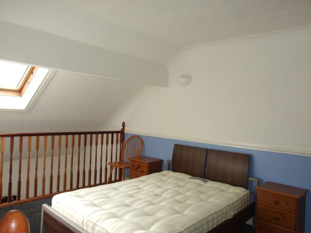 Property photo 3 of 6 Bedroom.Jpg