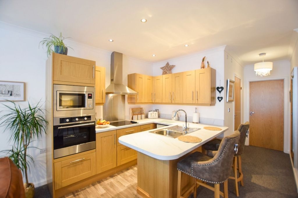 Property photo 3 of 9 Kitchen