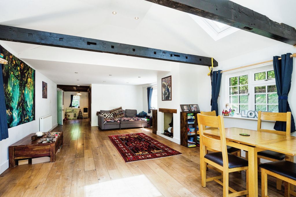 Property photo 2 of 7