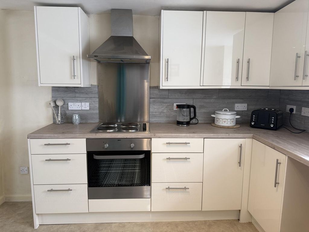 Property photo 2 of 19 Kitchen