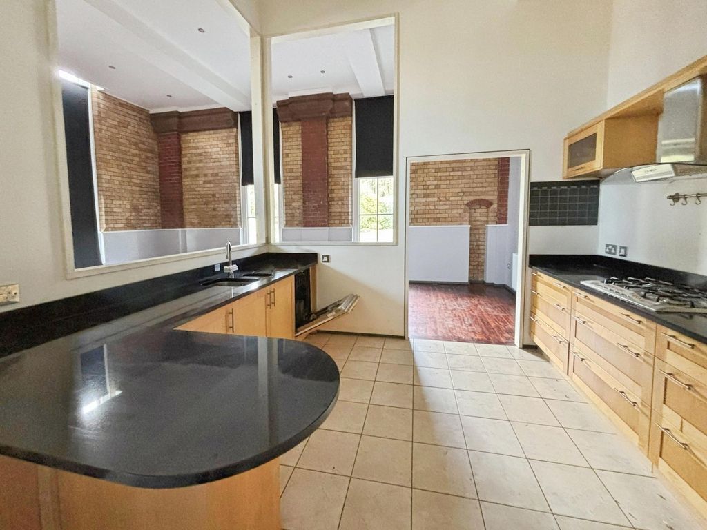 Property photo 3 of 23 Kitchen