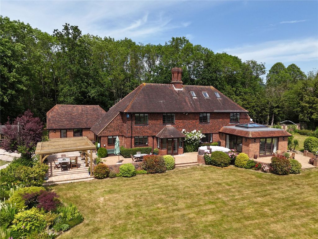 Property photo 1 of 17 Court Lodge