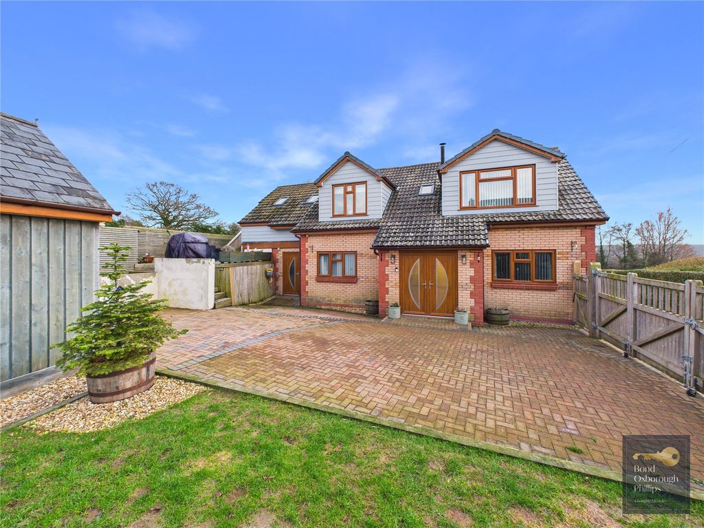 Property photo 1 of 46 Picture No. 13