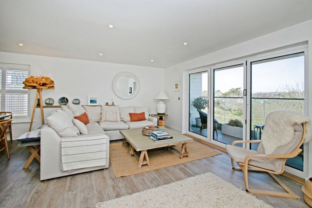 Property photo 3 of 29 Pbox-Img.Jpg