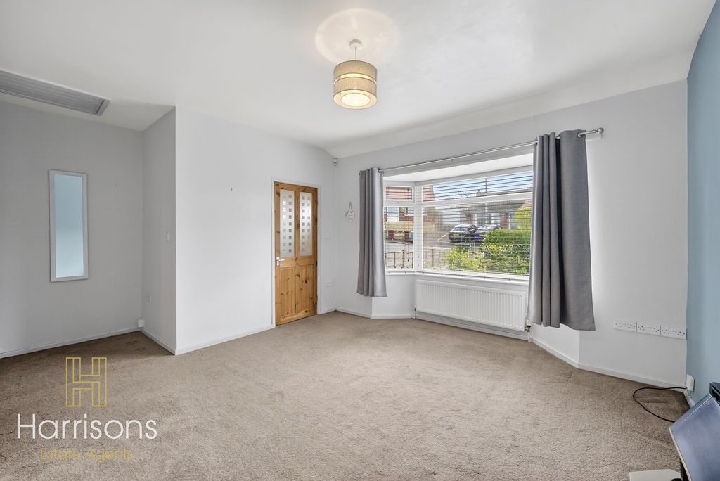 Property photo 3 of 26 4880043