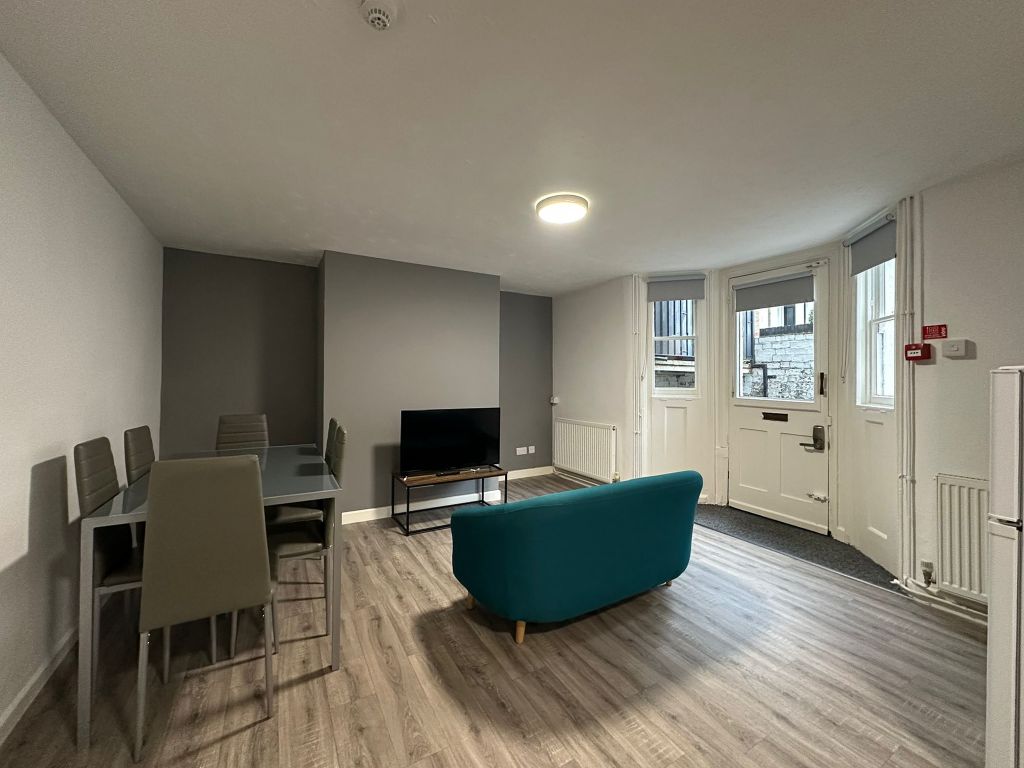 Property photo 2 of 20 Lounge