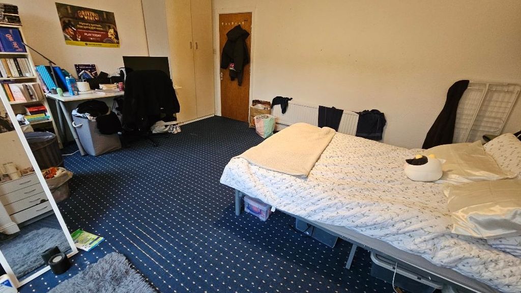 Property photo 2 of 10 Spacious Bedroom With A Dedicated Study Area...