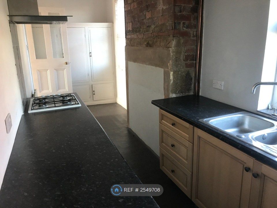 Property photo 3 of 20 Kitchen