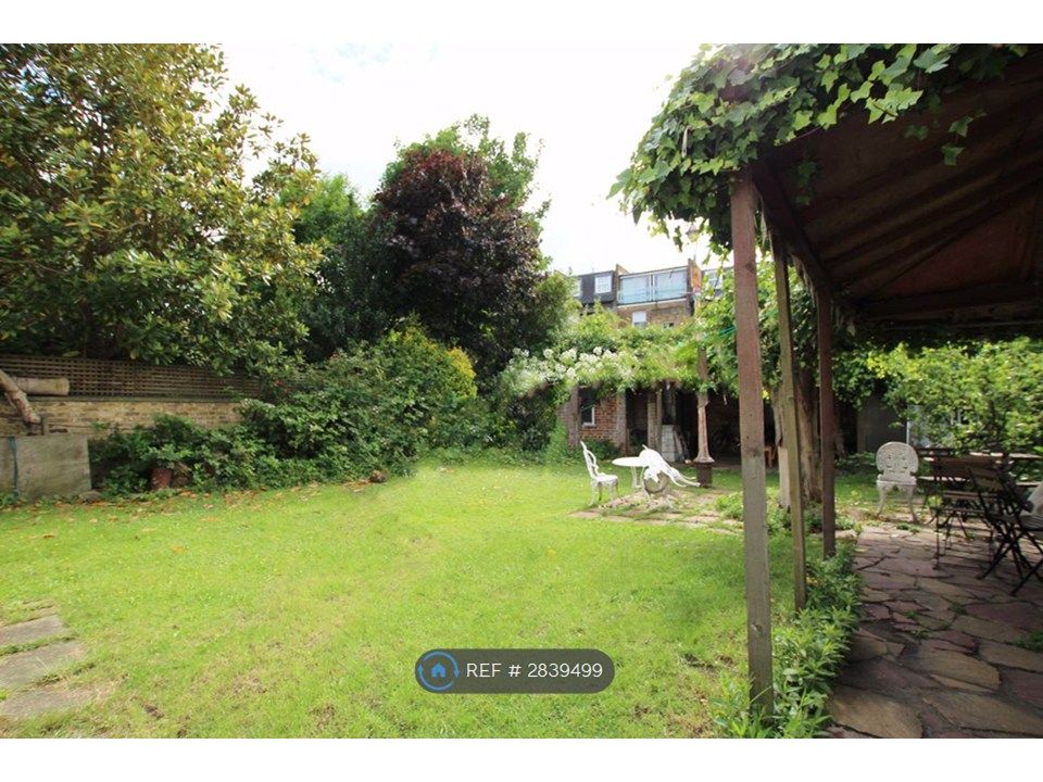 Property photo 3 of 7 Shared Garden