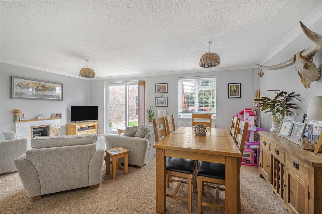 Property photo 2 of 25 Dining/Living Room