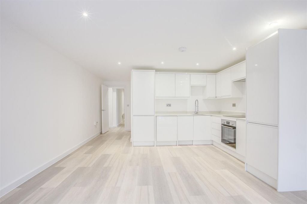 Property photo 3 of 7 Kitchen Dining Area