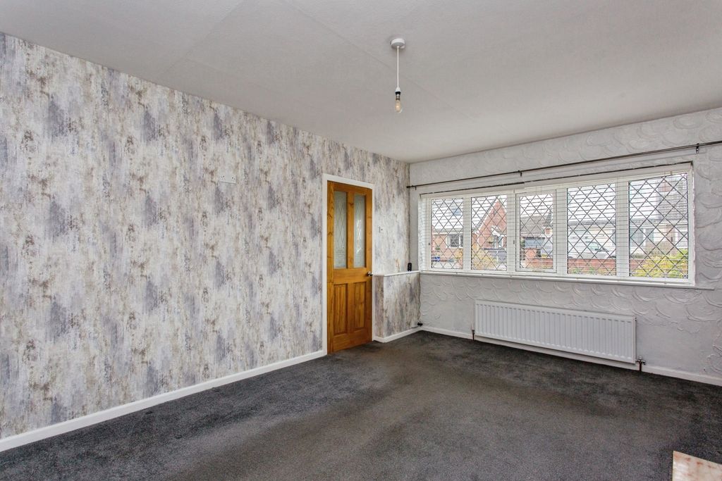 Property photo 3 of 17 Lounge