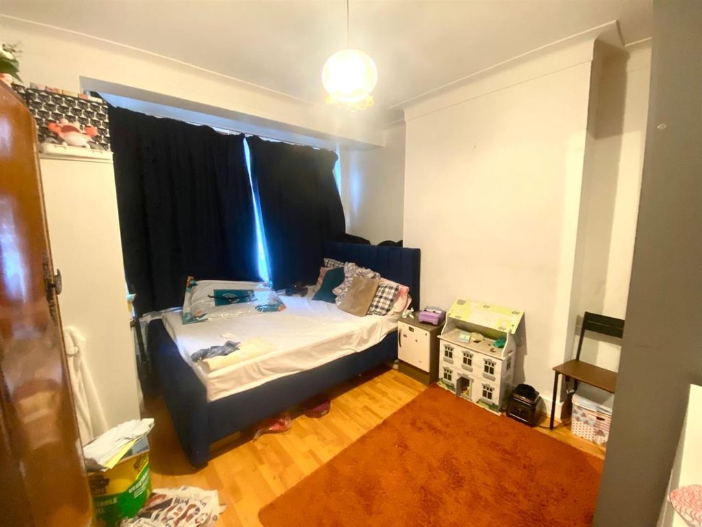 Property photo 3 of 8 1000079696.Jpg