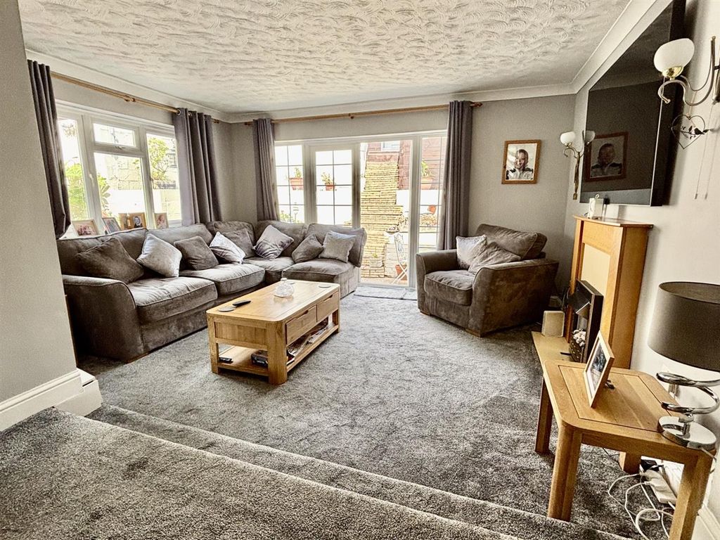 Property photo 2 of 17 Family Room