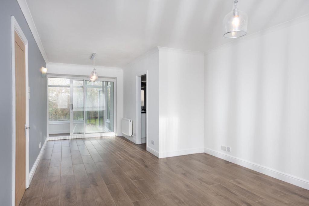 Property photo 3 of 11 Cranebrook 24 (01 Of 12).Jpg