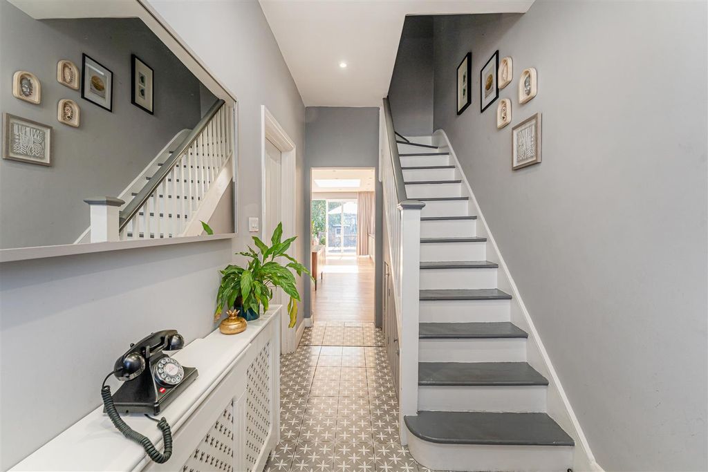 Property photo 2 of 31