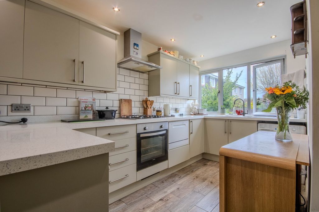 Property photo 1 of 27