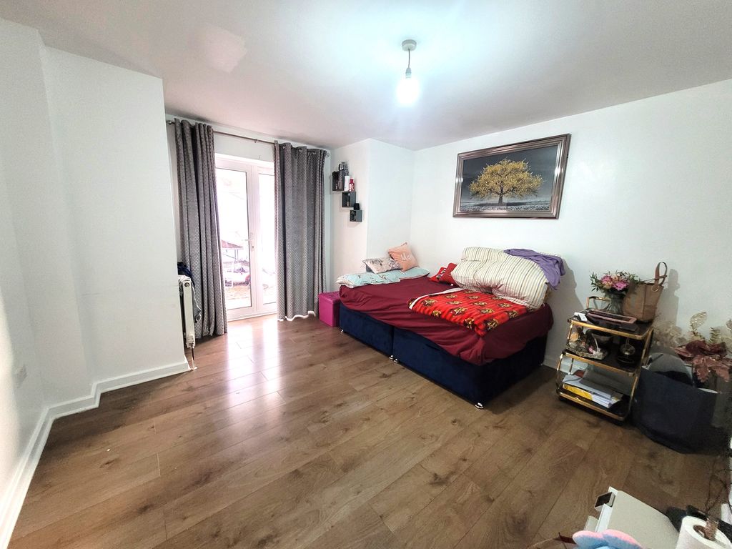 Property photo 2 of 6 Balcony