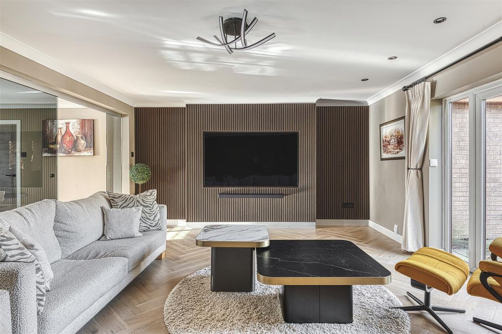 Property photo 3 of 36