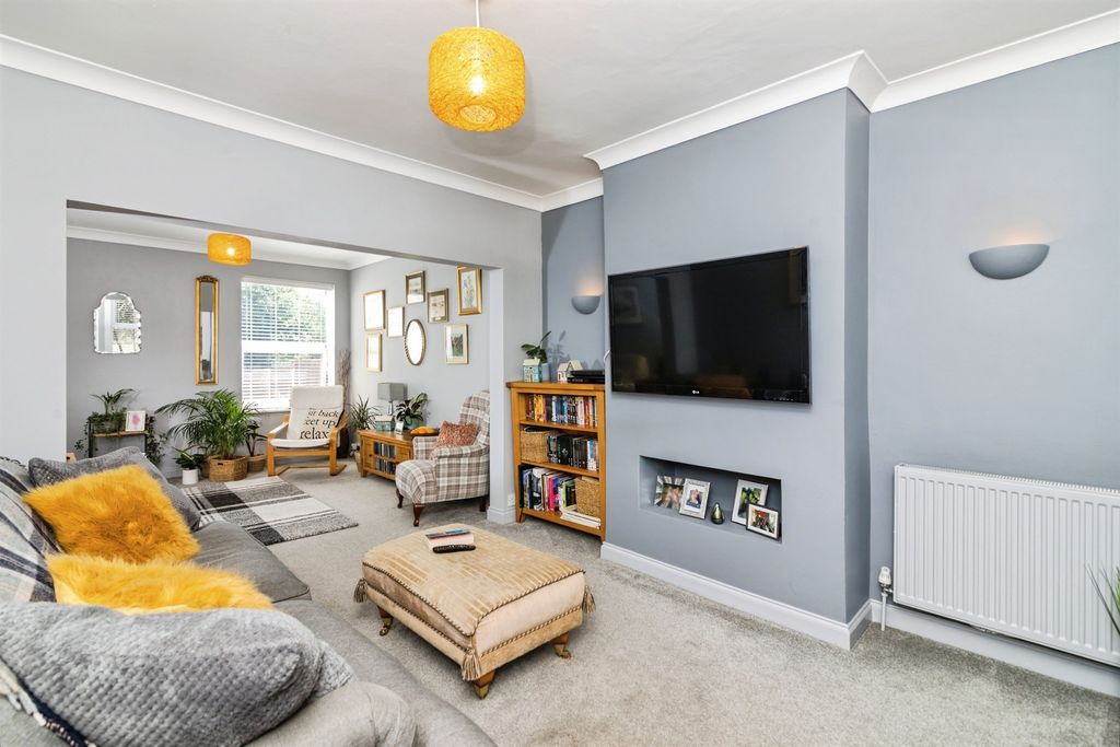 Property photo 2 of 17