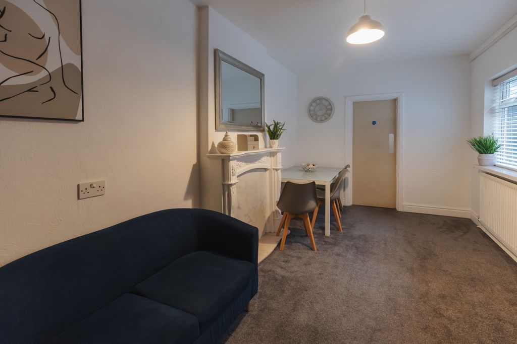 Property photo 2 of 24