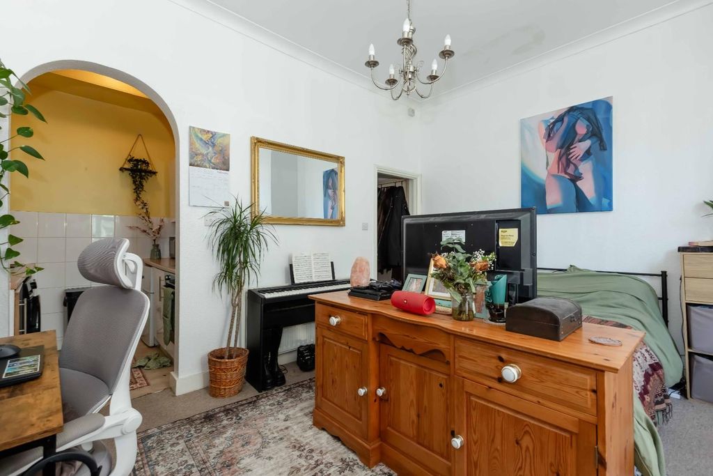 Property photo 3 of 7 Lansdowne Place_5.Jpg