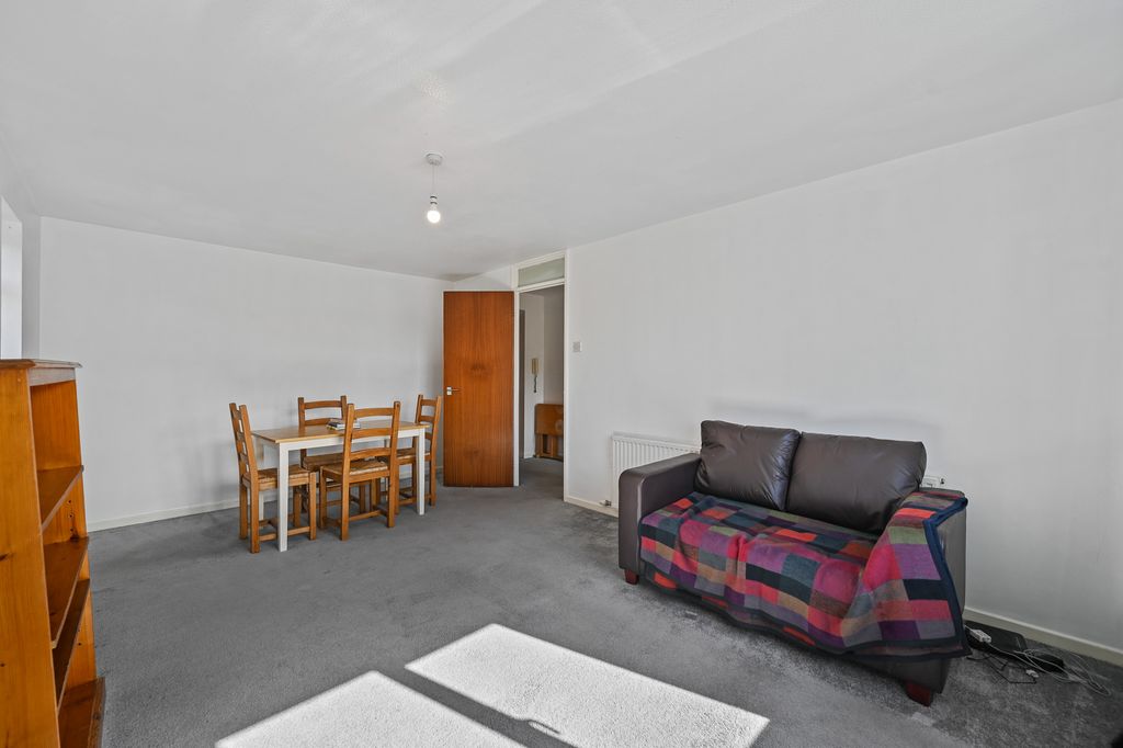 Property photo 3 of 8 8