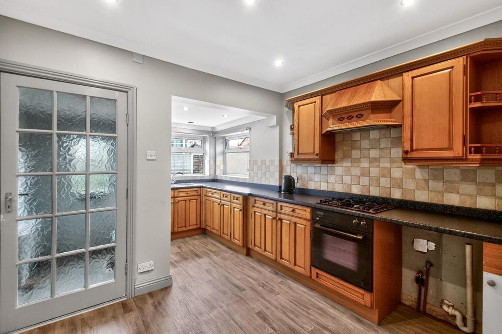 Property photo 2 of 17 63Halllane-2.Jpg