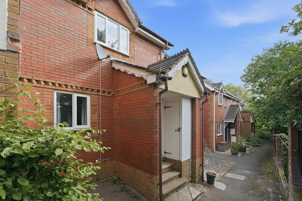 Property photo 2 of 27