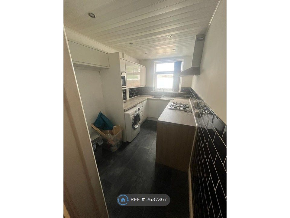 Property photo 3 of 7 Kitchen