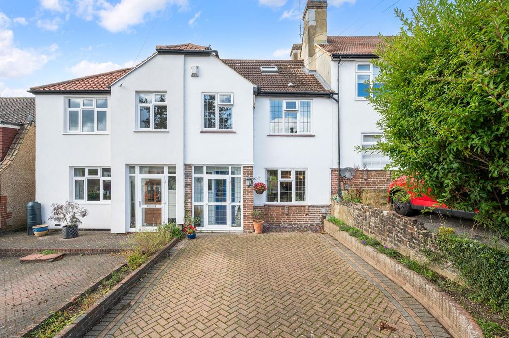 Property photo 1 of 18 Chipstead Way, (1).Jpg