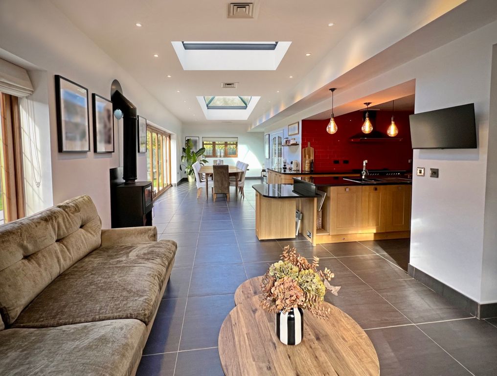 Property photo 2 of 19