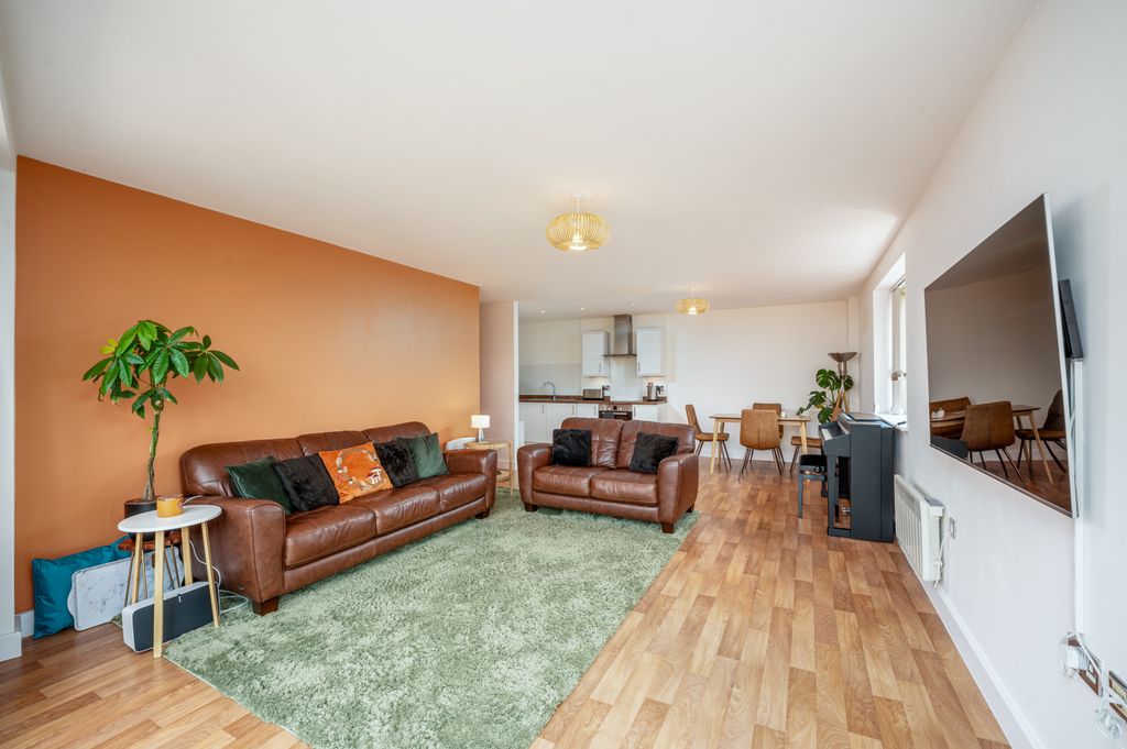 Property photo 2 of 20 17