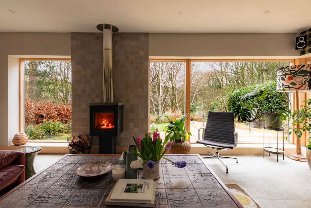 Property photo 3 of 29 330492 - 10 Yew Tree Lane 11.Jpg