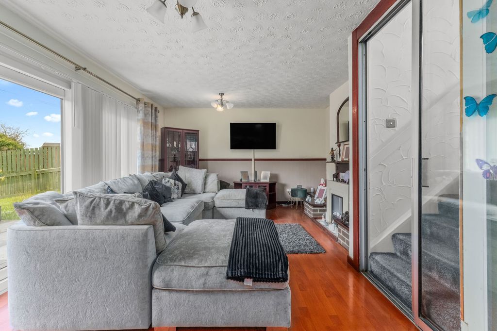 Property photo 3 of 23