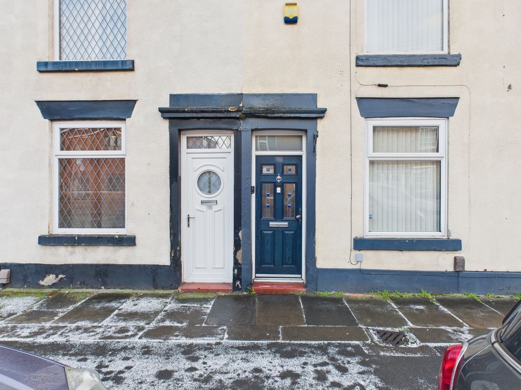 Property photo 2 of 18 Cam03729G0-Pr0203-Still021