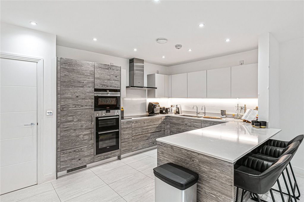 Property photo 3 of 35 Kitchen