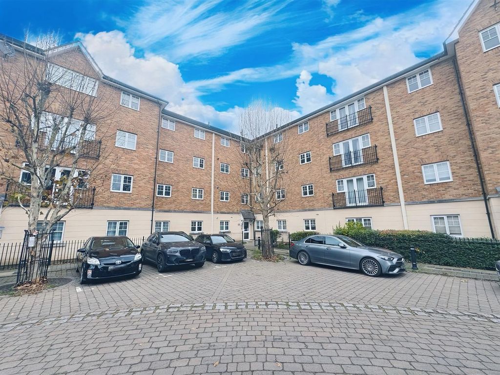 Property photo 1 of 11