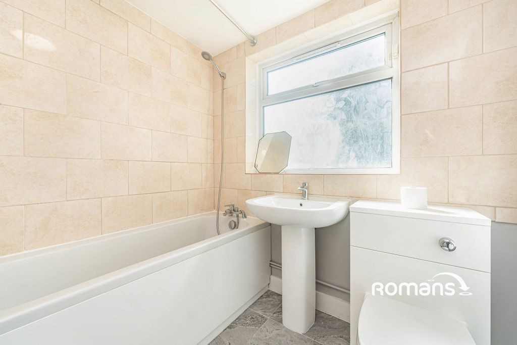 Property photo 3 of 10 Photo