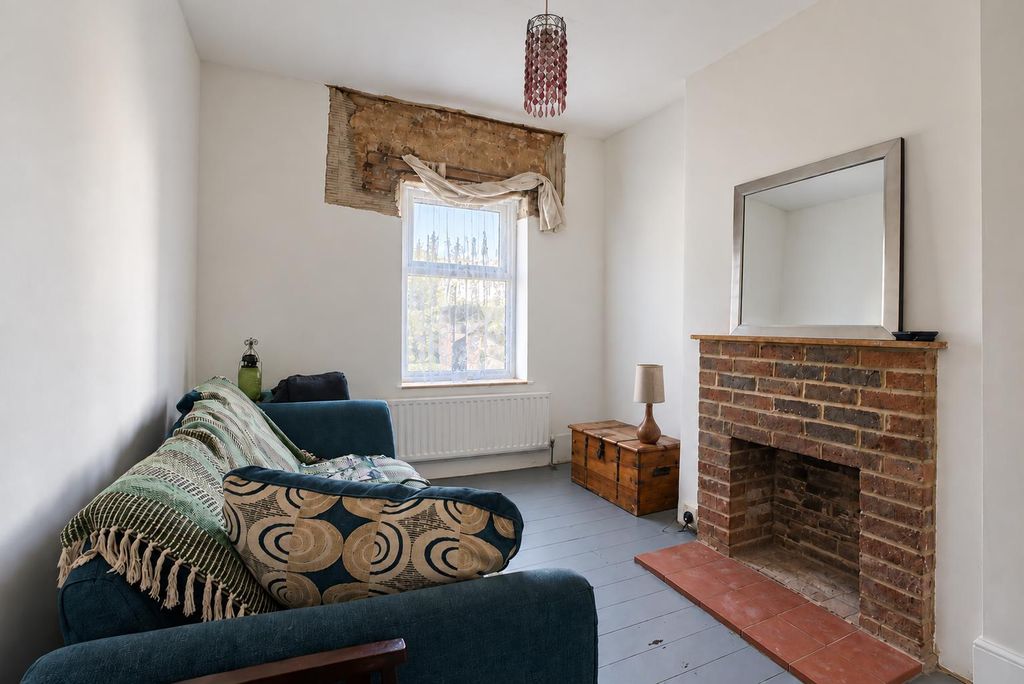 Property photo 2 of 11 Lounge 1.Png