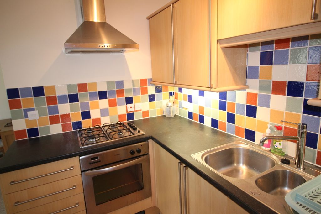 Property photo 2 of 6 Kitchen
