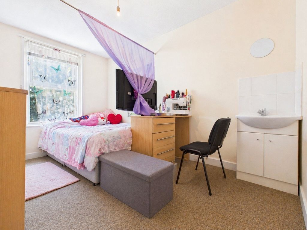Property photo 1 of 12 Bedroom