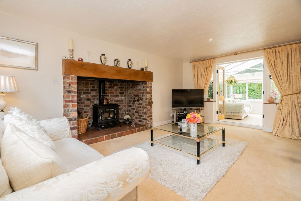 Property photo 3 of 37