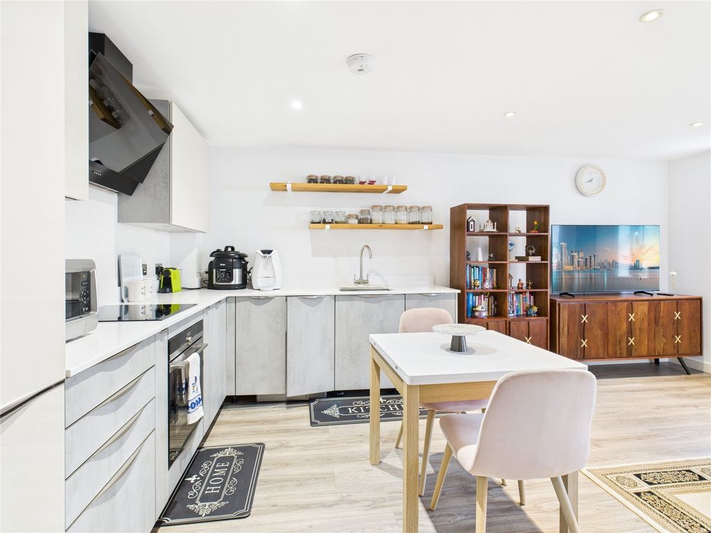 Property photo 3 of 12 Kitchen