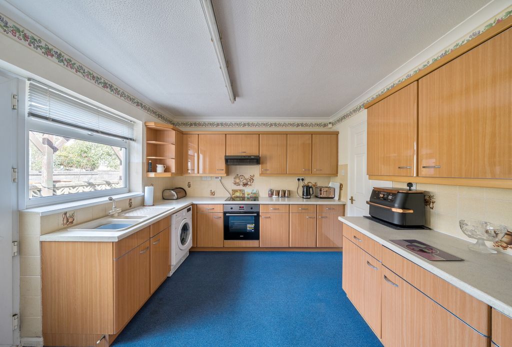 Property photo 3 of 21 1516474-8-1A08178...